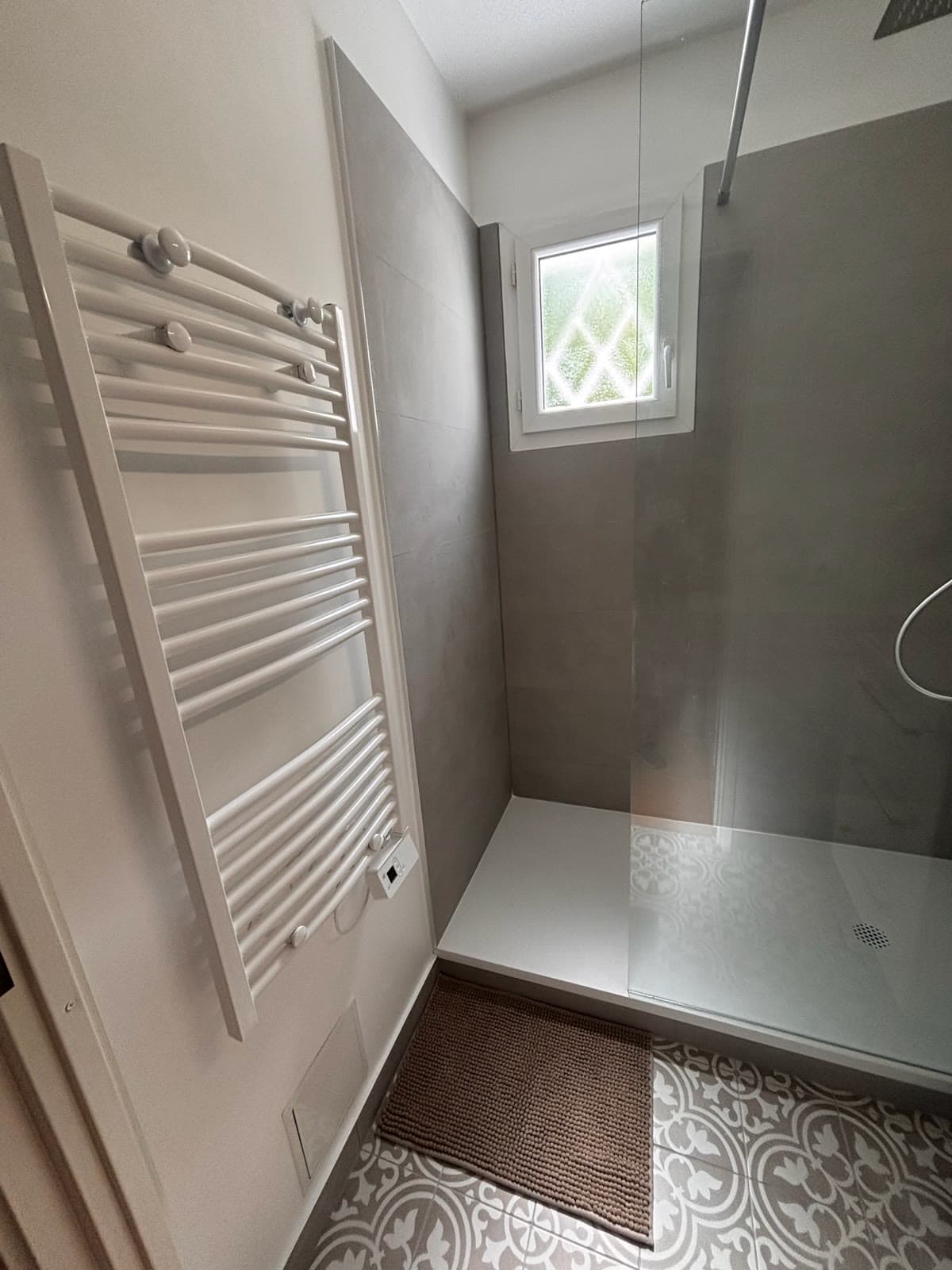 Détail des finitions de la petite salle d’eau