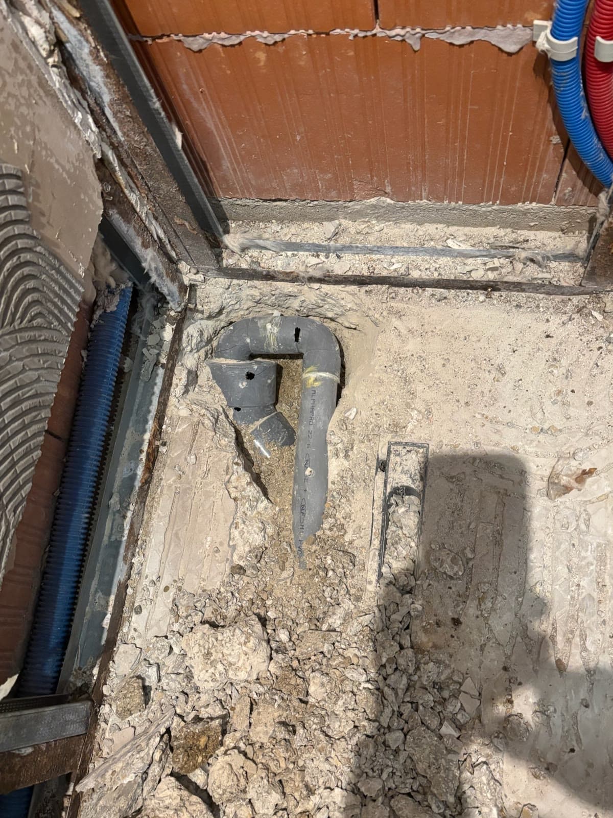 Réseau d’évacuation encastré pendant les travaux