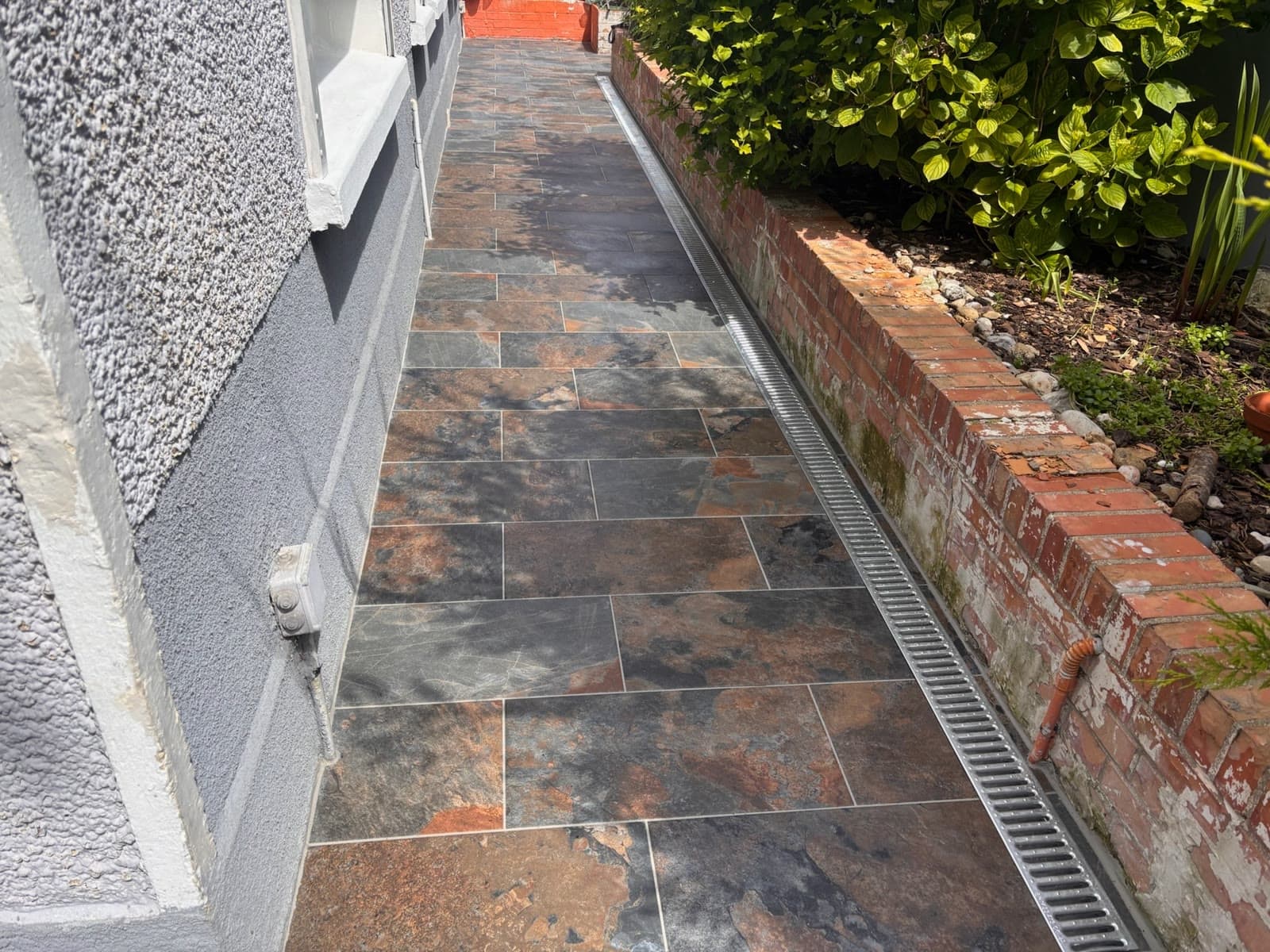 Aménagement d’une allée extérieure après travaux