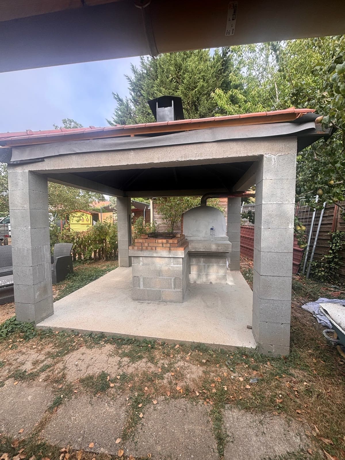 Construction d’une cuisine d’été maçonnée après travaux