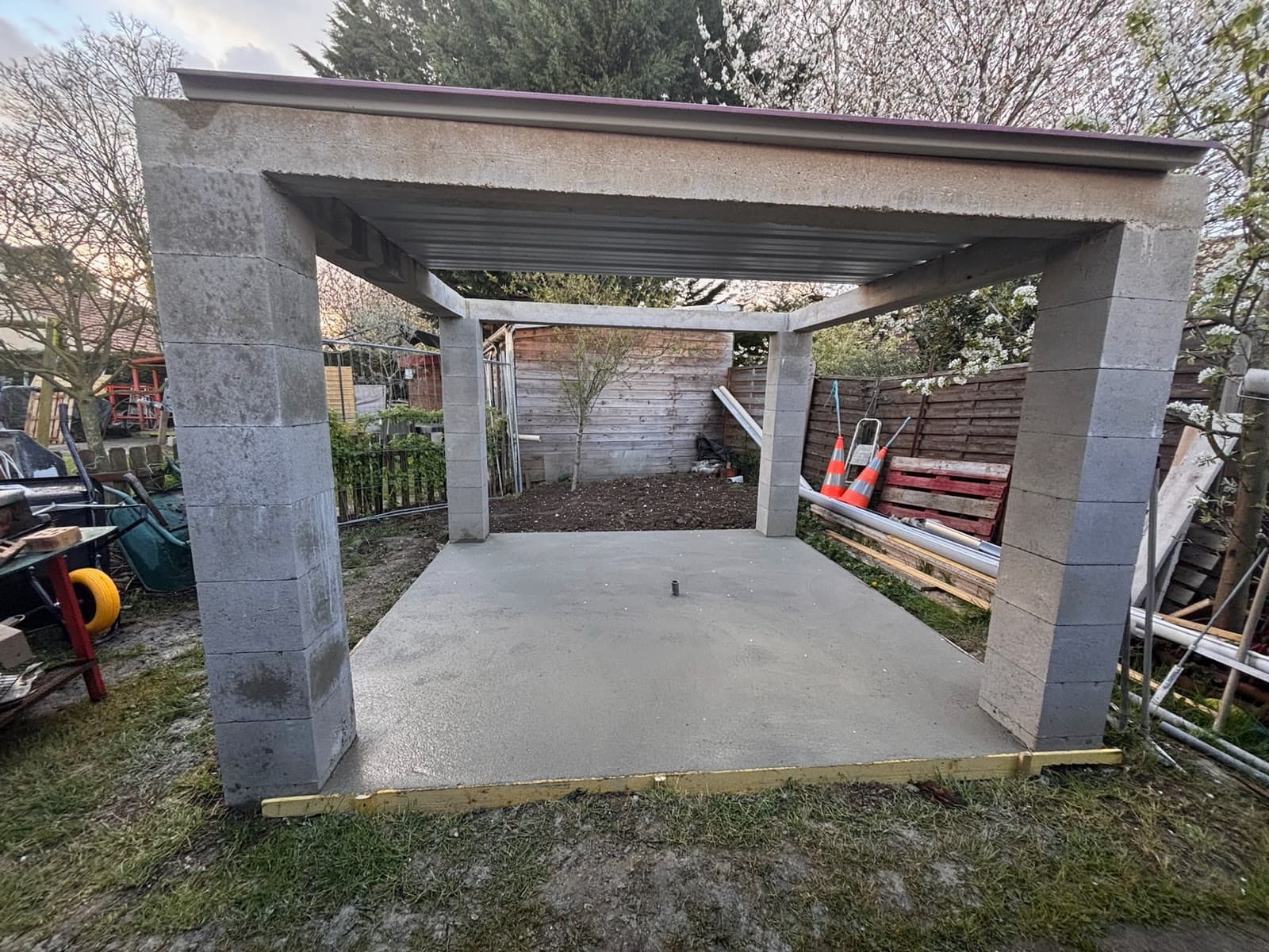 Construction d’une cuisine d’été maçonnée avant travaux