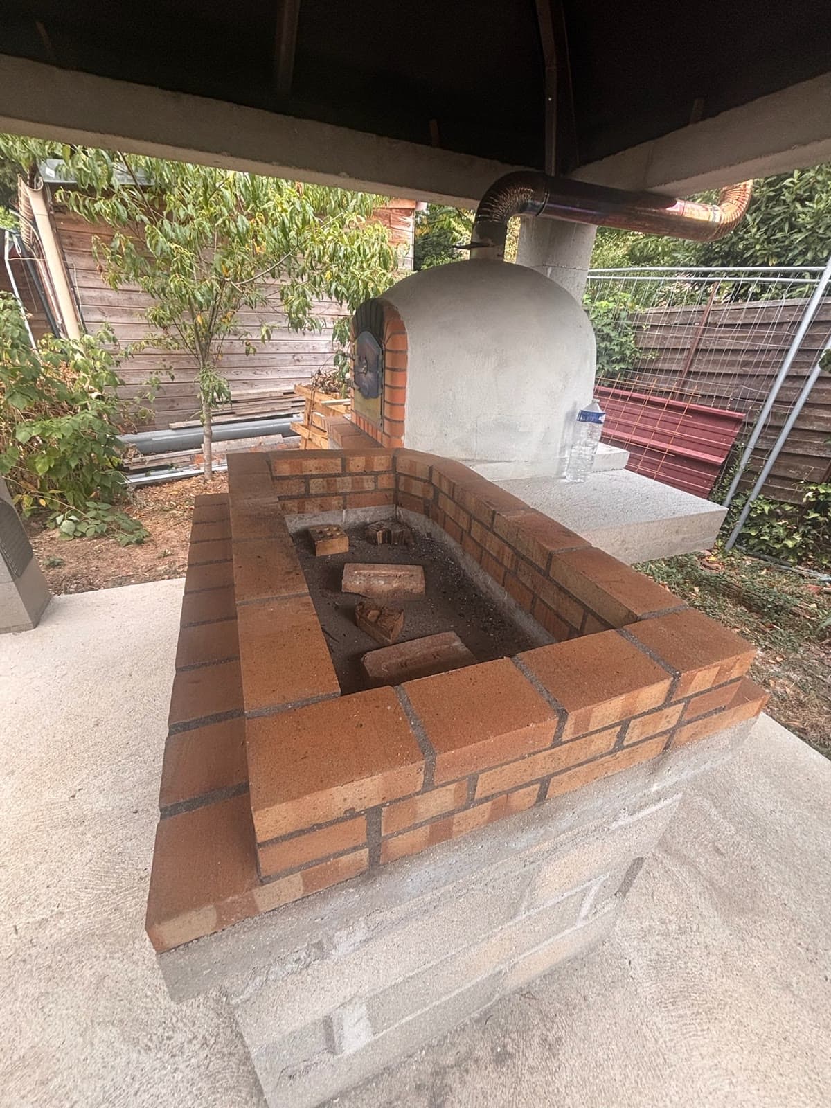 Four et espace barbecue de la cuisine extérieure