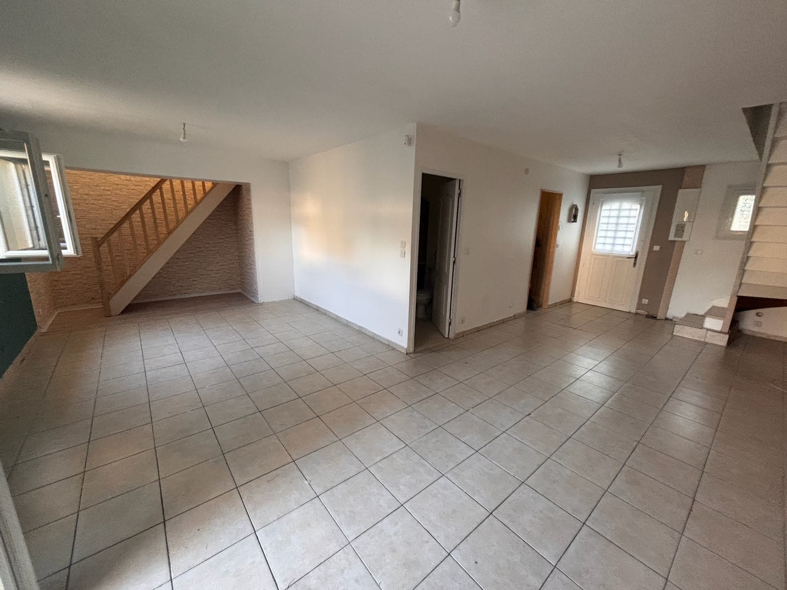 Rénovation complète d’une pièce de vie avant travaux
